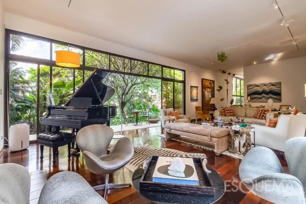 Casa contemporânea com projeto em rua fechada no Real Parque