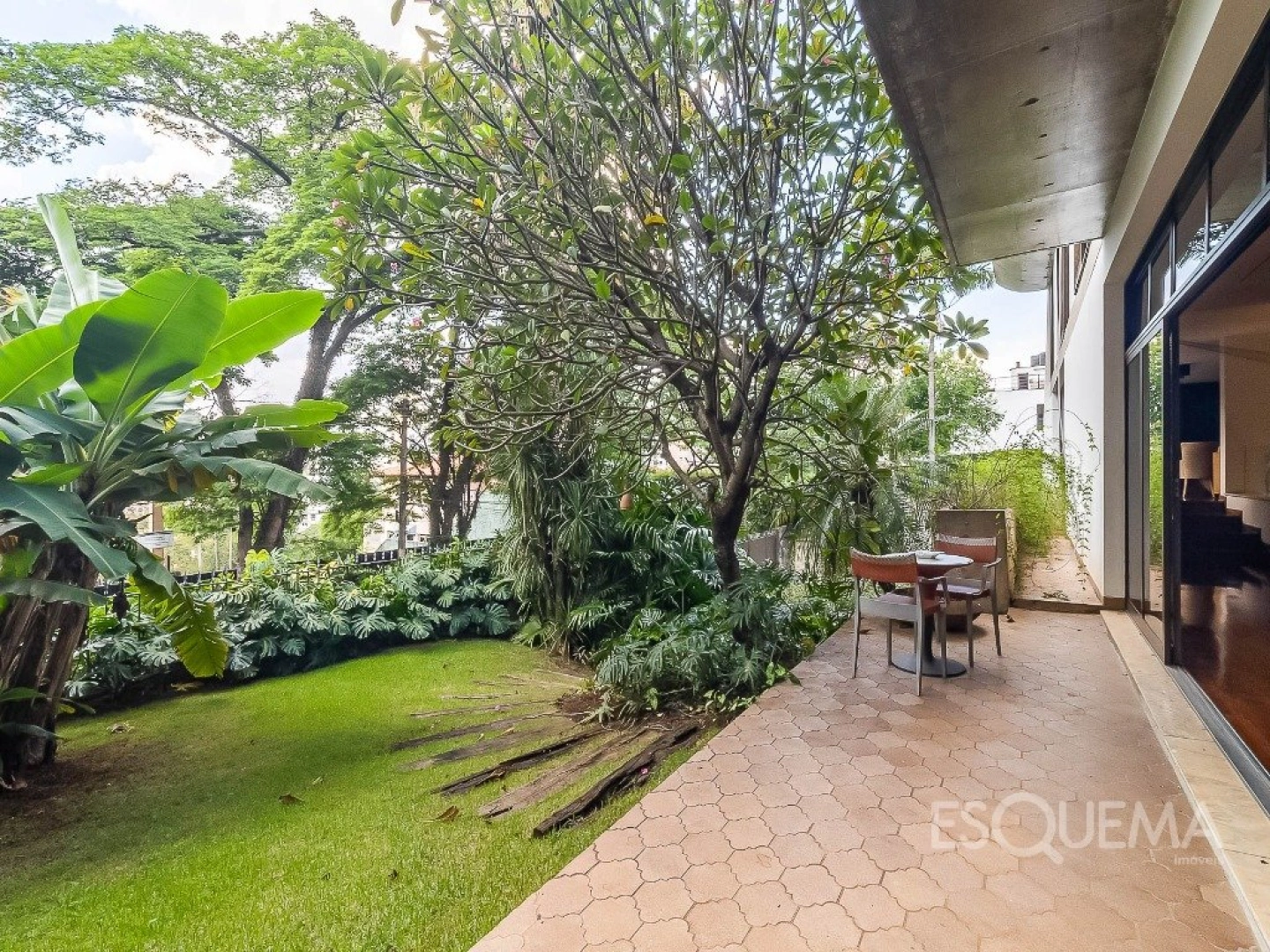 Casa contemporânea com projeto em rua fechada no Real Parque - Imagem 6