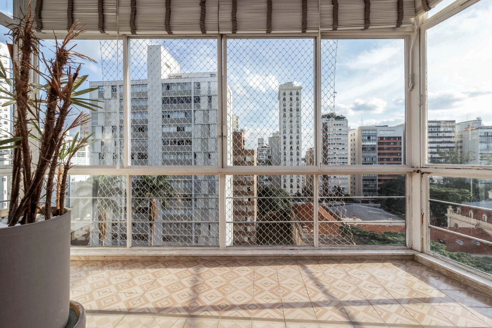 Apartamento com vista livre e iluminação natural - Imagem 3