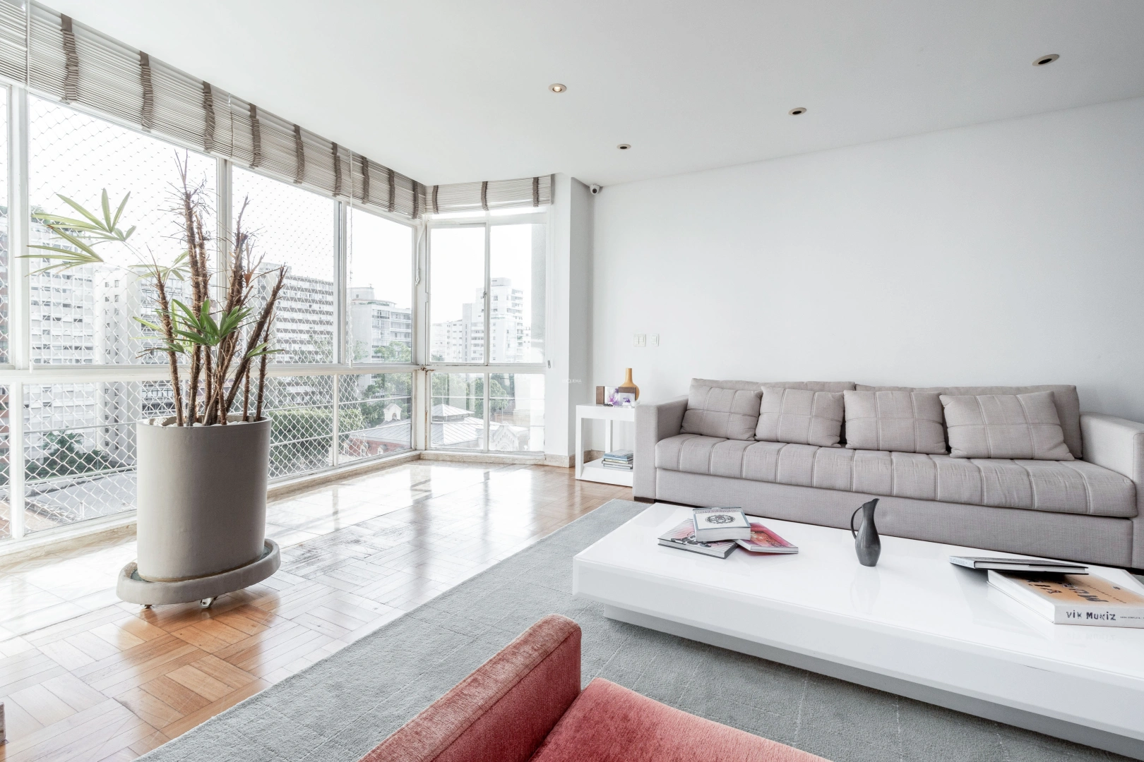Apartamento com vista livre e iluminação natural - Imagem 8