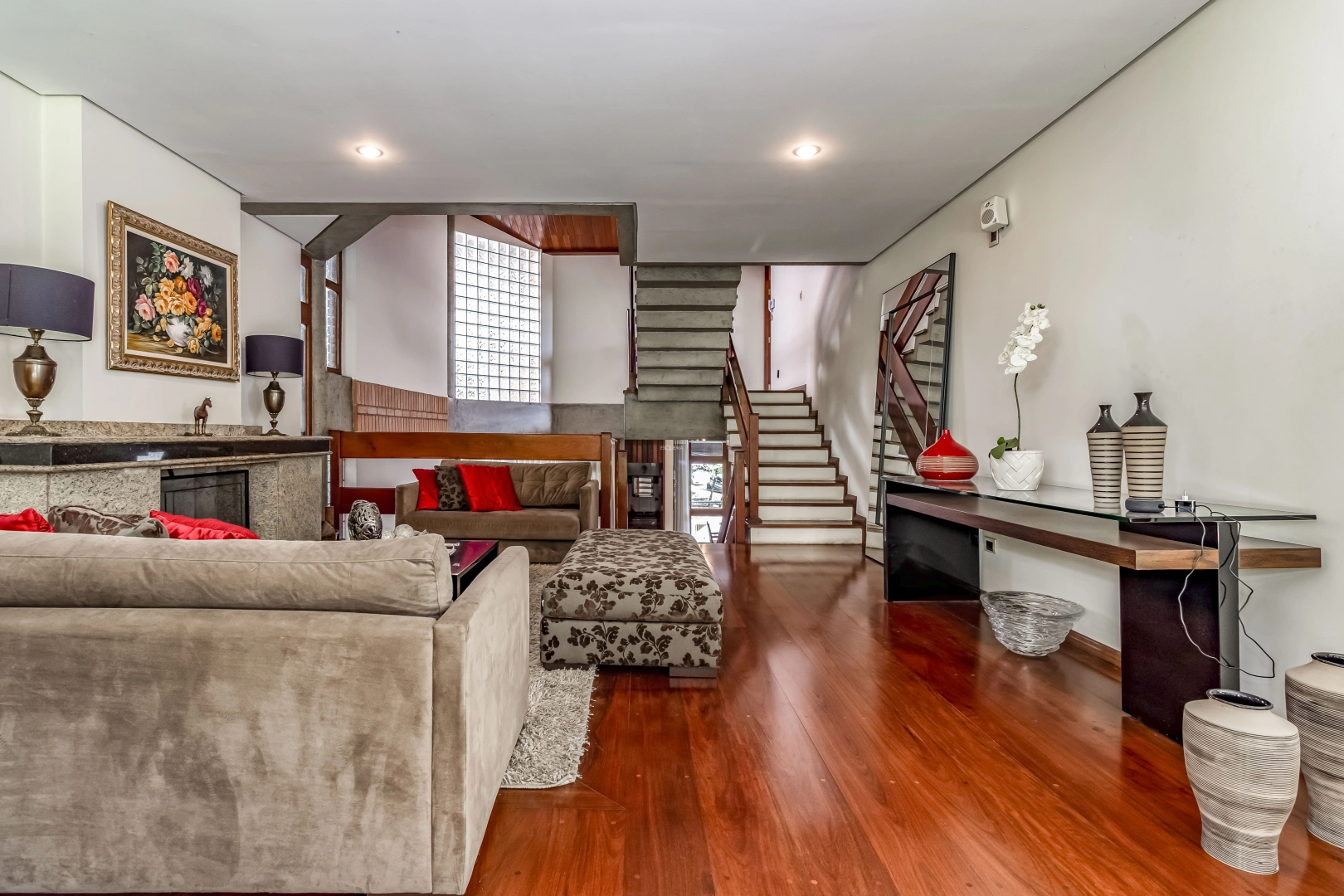 Casa em rua arborizada - Imagem 13