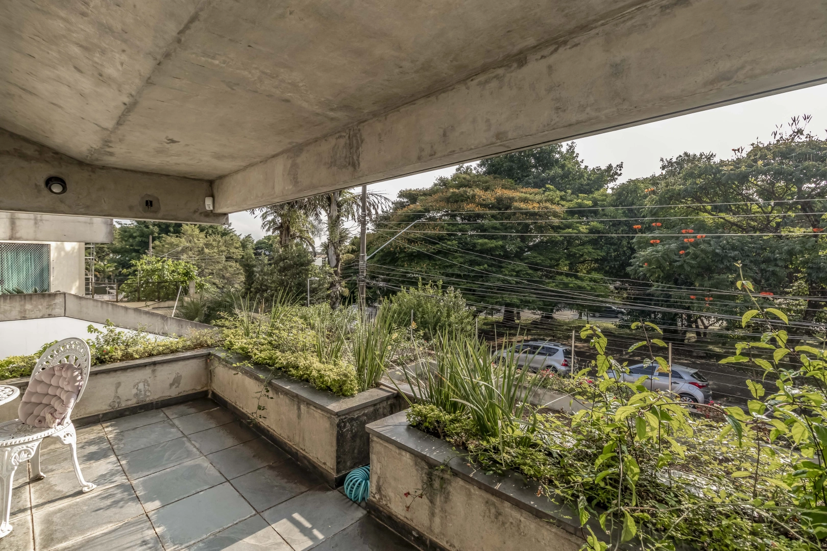 Casa com acabamentos em cimento usinado - Imagem 12