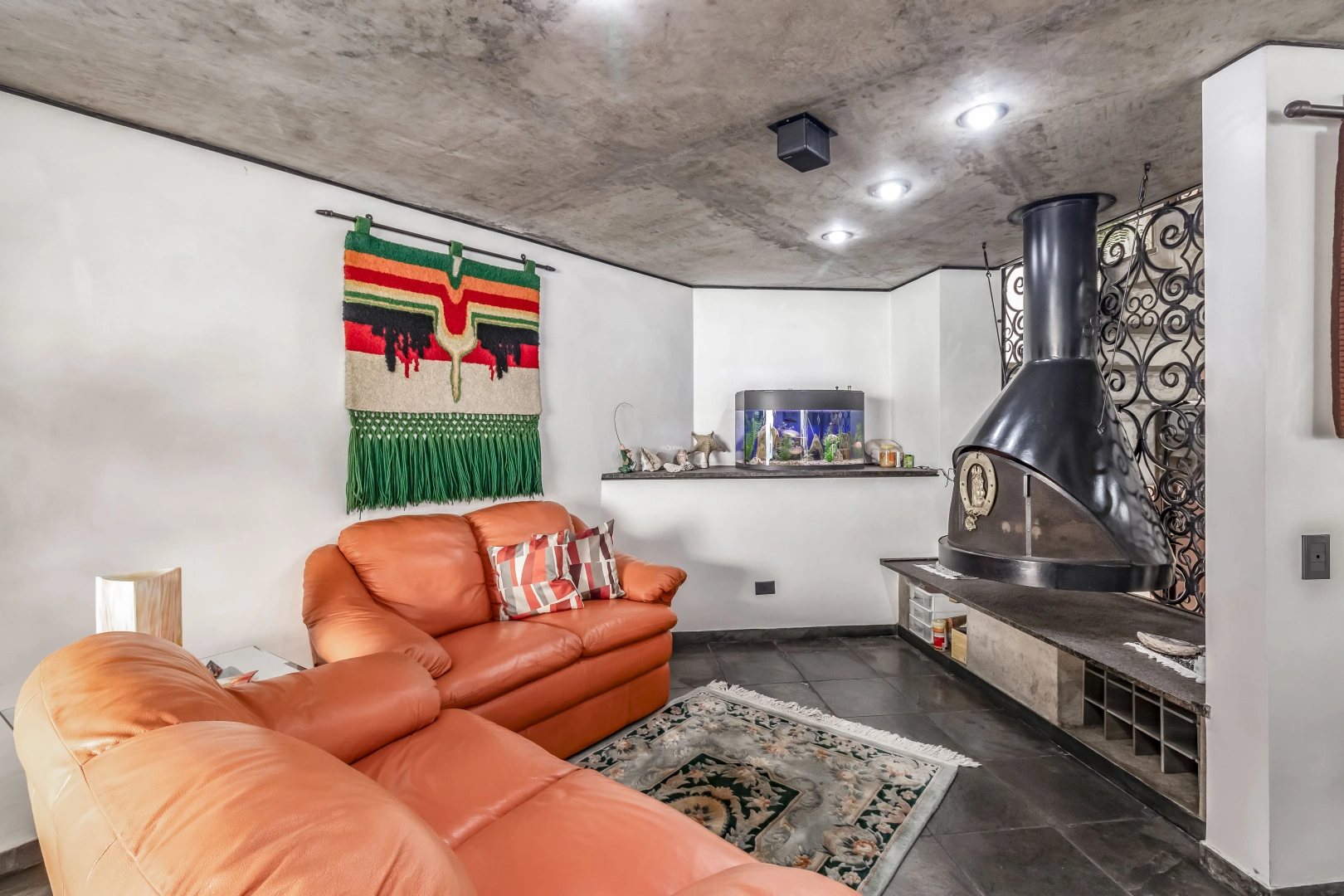 Casa com acabamentos em cimento usinado - Imagem 6