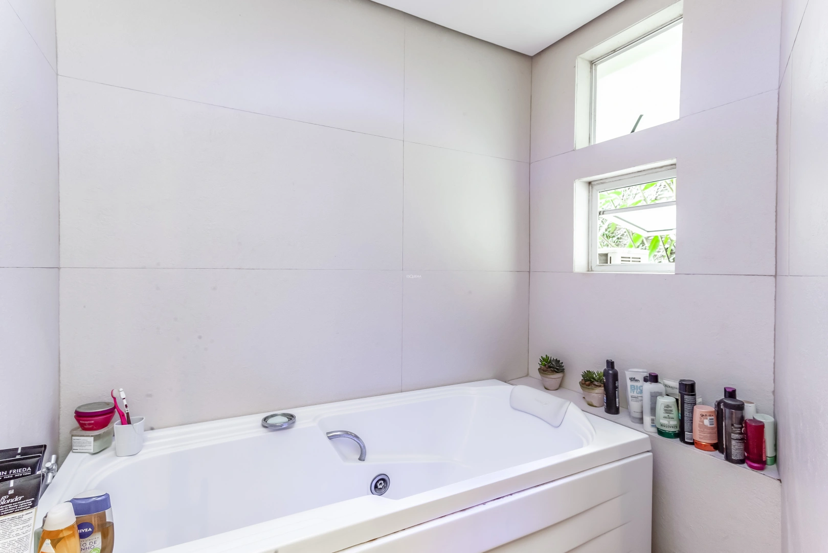 Casa com projeto moderno e vista para o bairro - Imagem 10