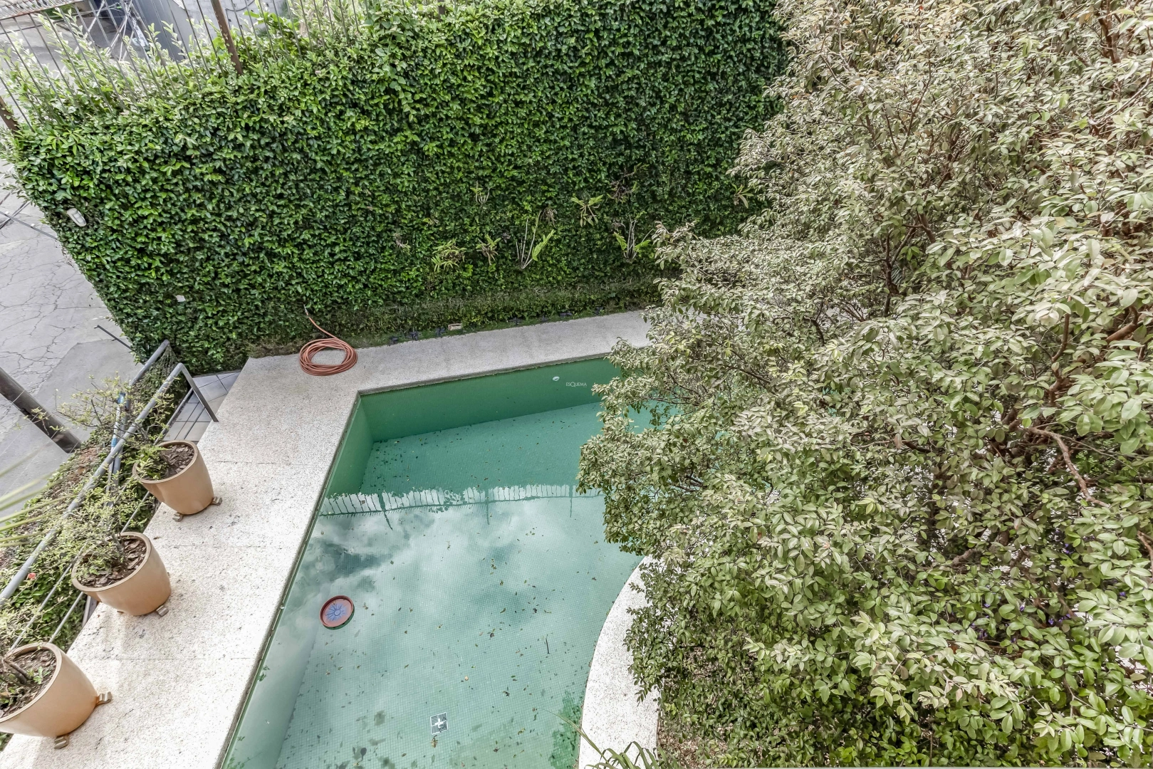 Casa com projeto moderno e vista para o bairro - Imagem 11