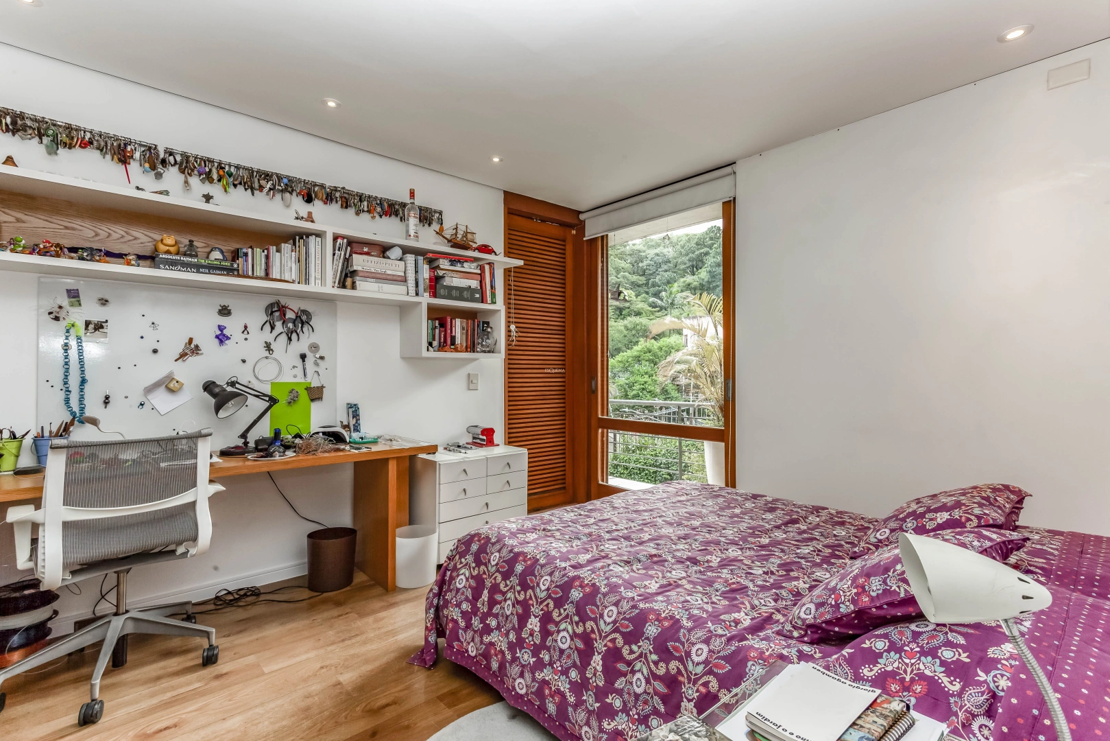Casa com projeto moderno e vista para o bairro - Imagem 12