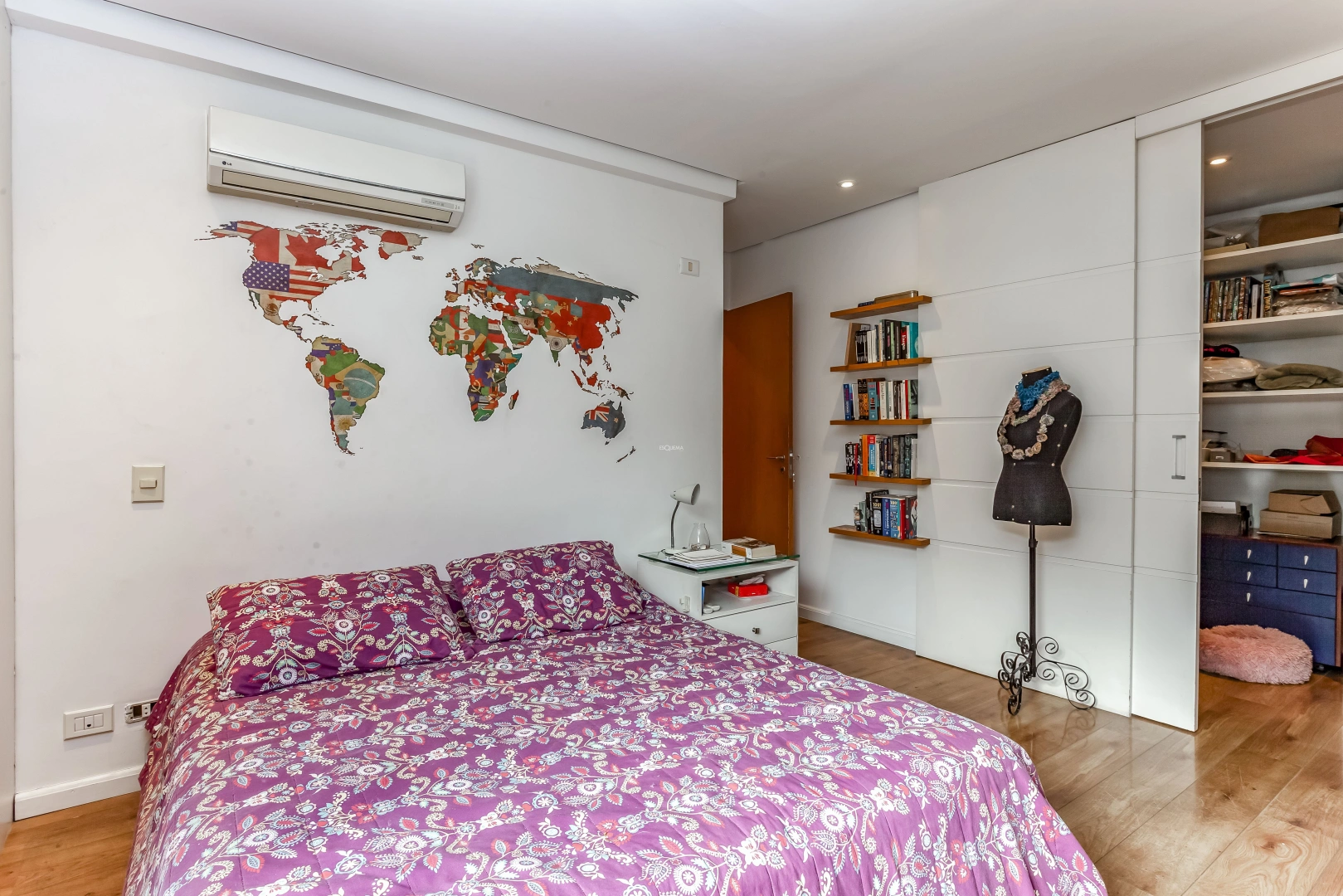 Casa com projeto moderno e vista para o bairro - Imagem 13