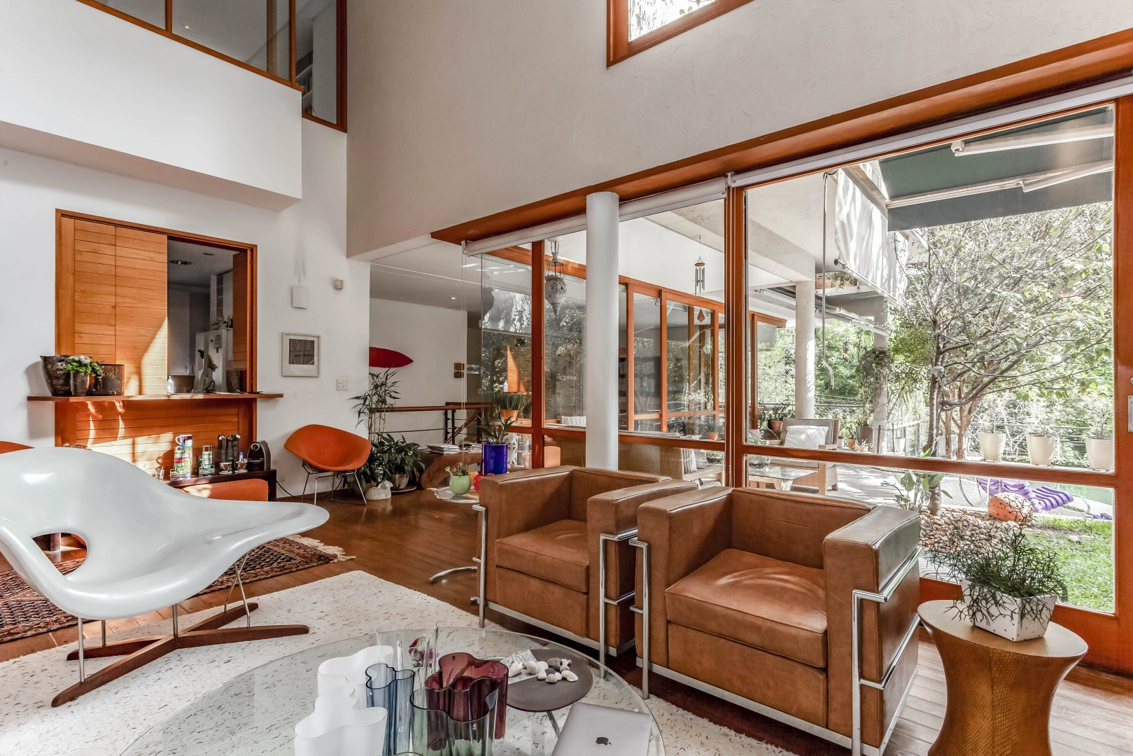 Casa com projeto moderno e vista para o bairro - Imagem 4