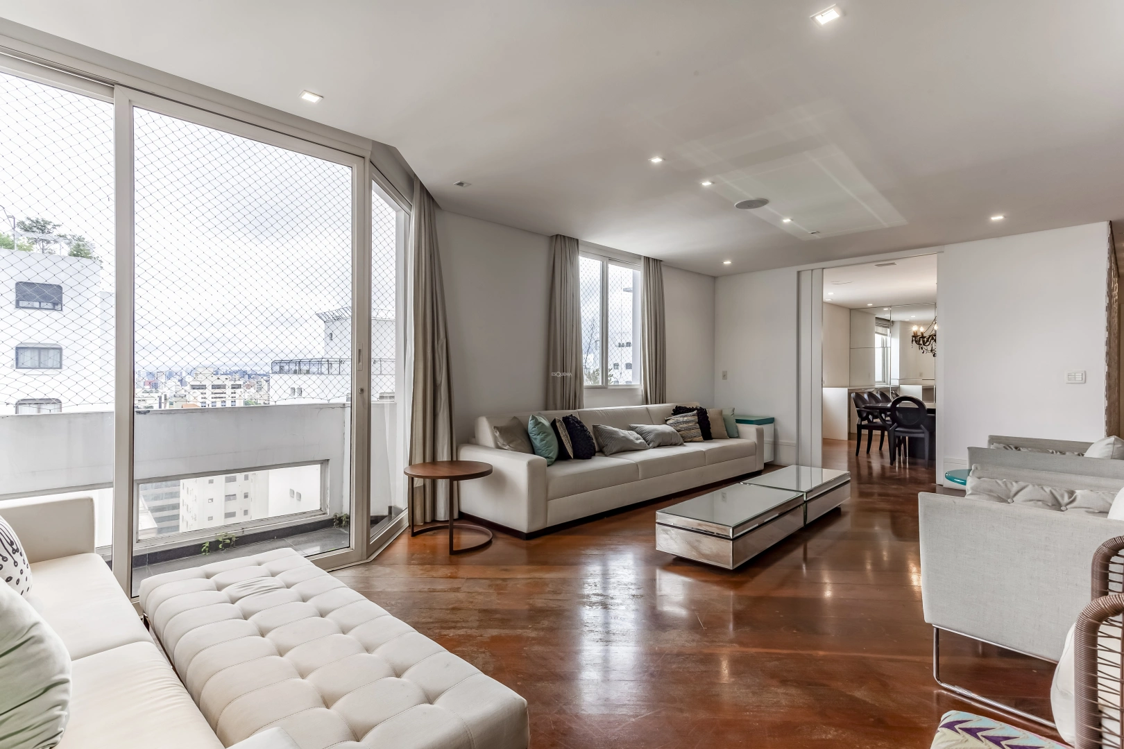 Apartamento reformado em rua cobiçada - Imagem 3