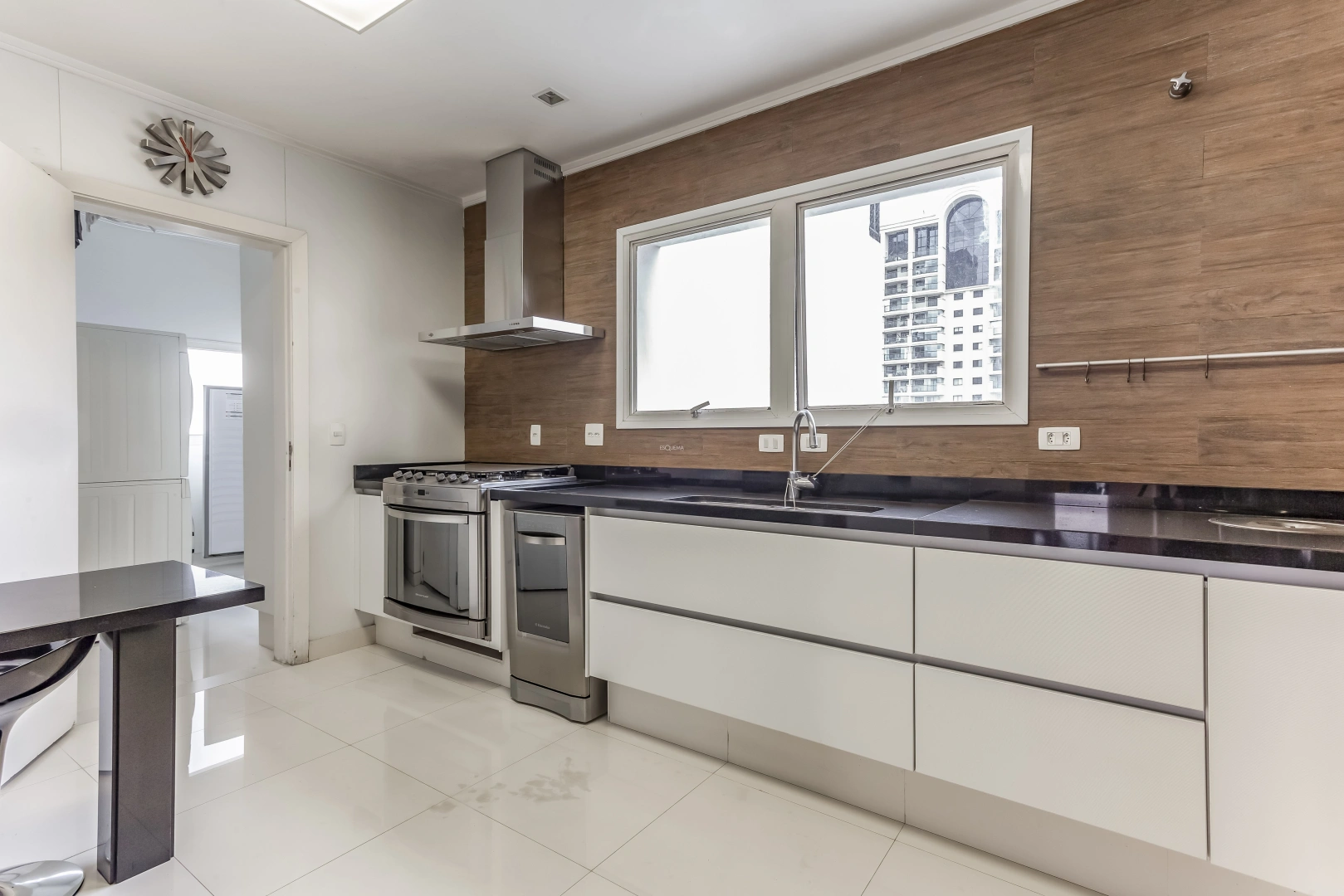 Apartamento reformado em rua cobiçada - Imagem 8