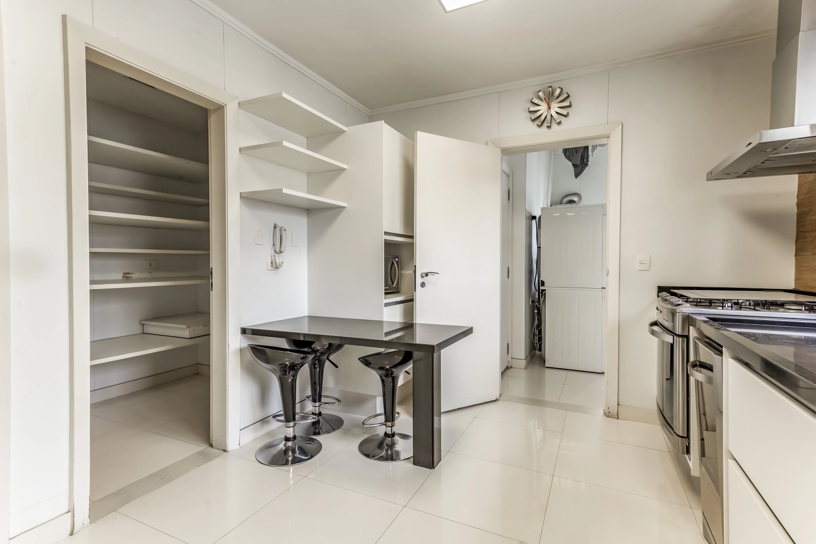 Apartamento reformado em rua cobiçada - Imagem 9