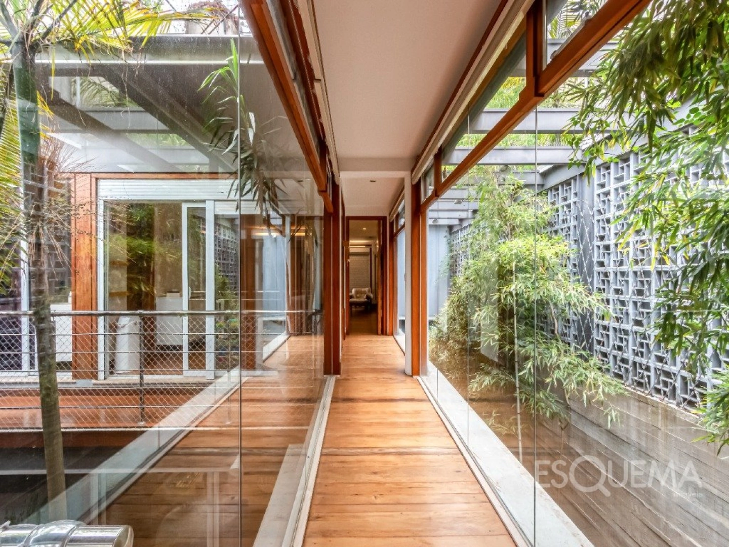 Casa vertical com reforma moderna - Imagem 11