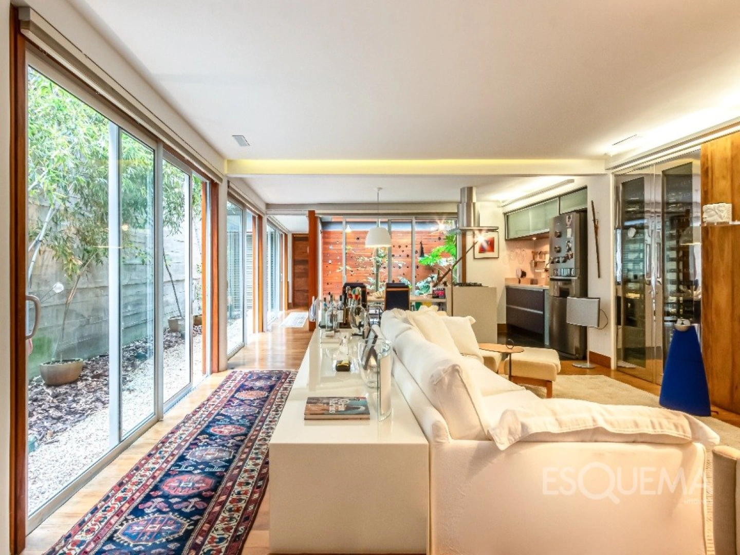 Casa vertical com reforma moderna - Imagem 1