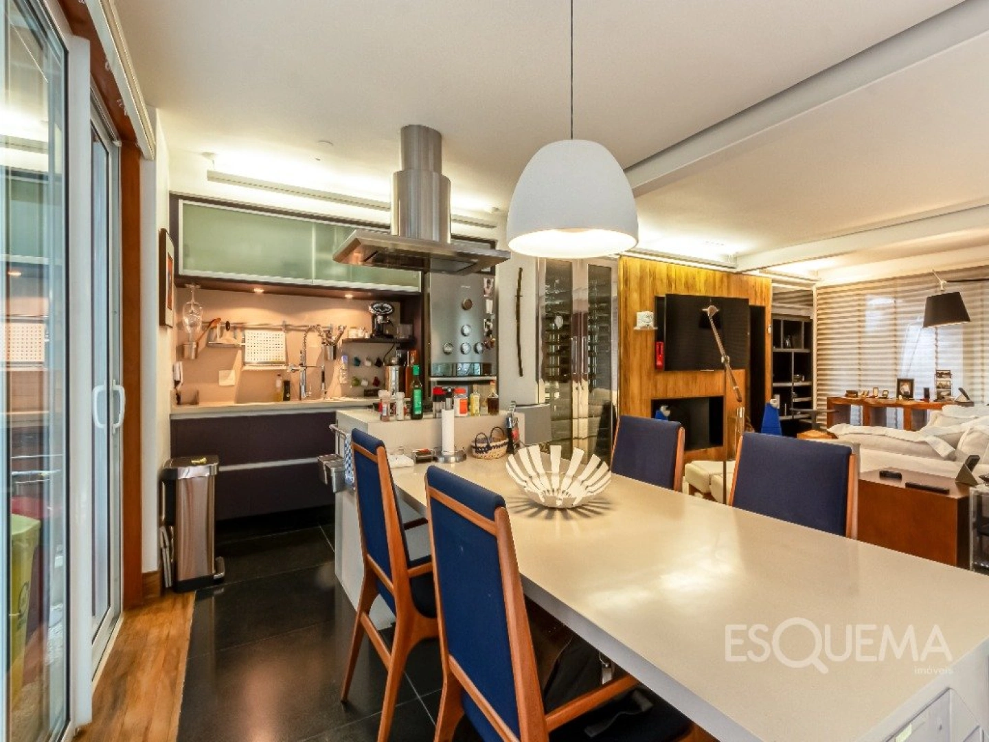 Casa vertical com reforma moderna - Imagem 6