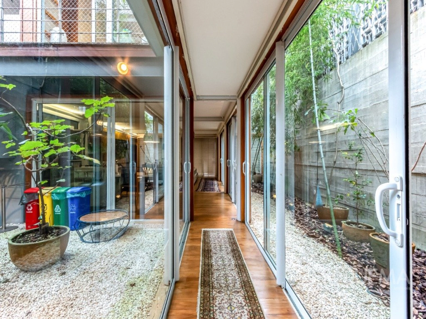 Casa vertical com reforma moderna - Imagem 8