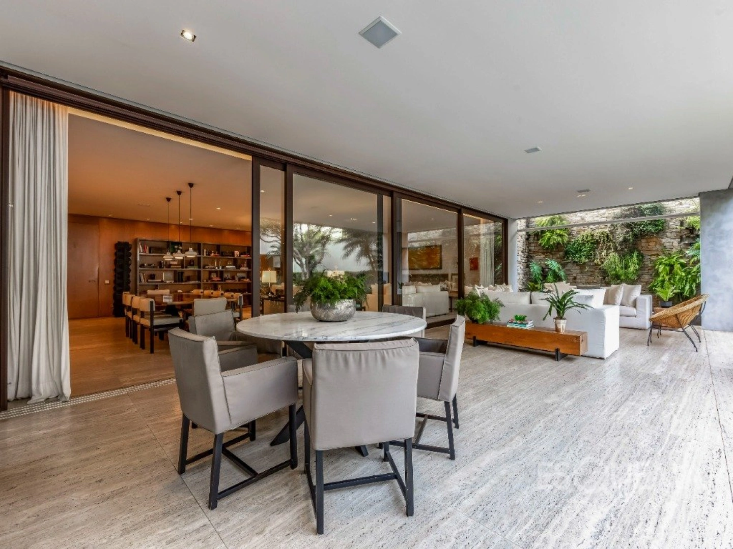 Casa com projeto Bi Chrisostomo e Dado Castello Branco - Imagem 9