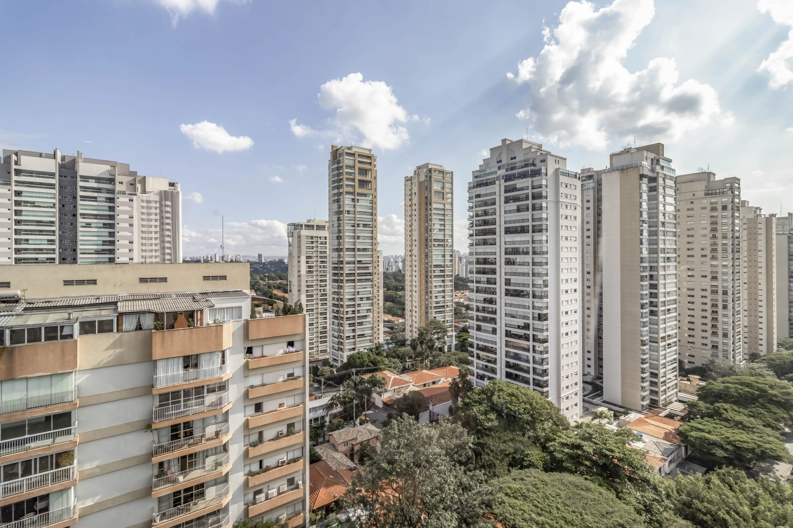 Apartamento em andar alto e em rua tranquila - Imagem 9