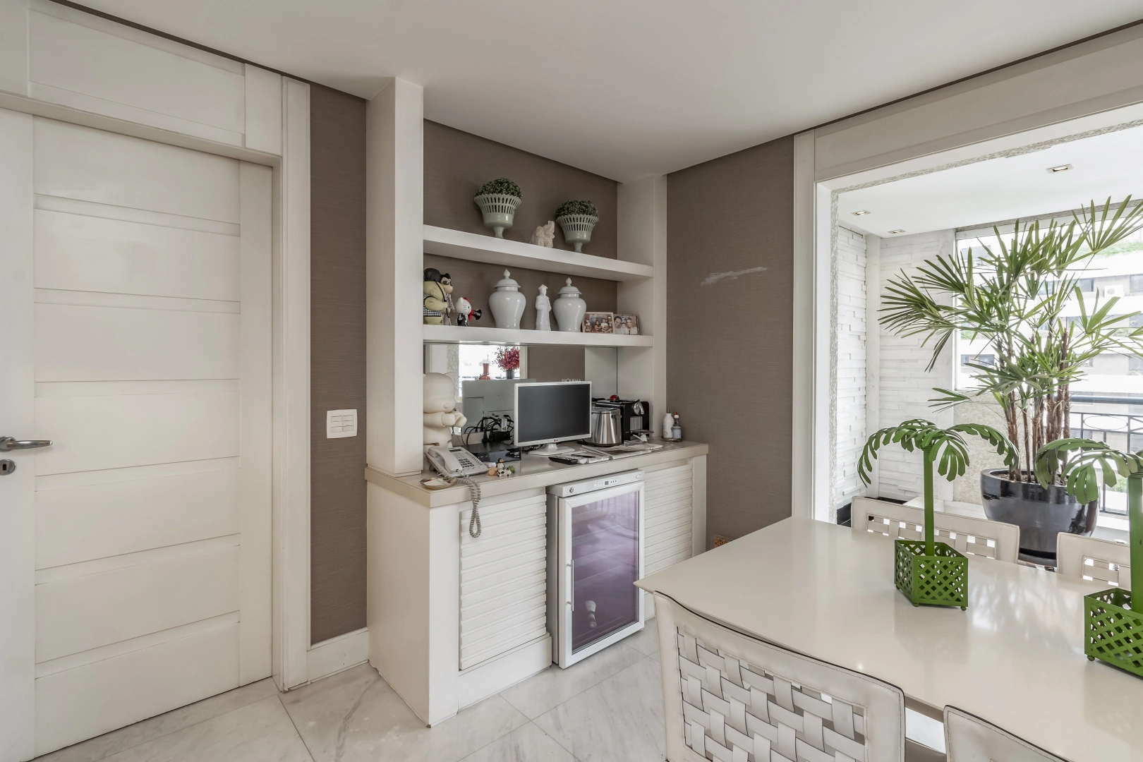 Apartamento reformado com vista privilegiada - Imagem 11