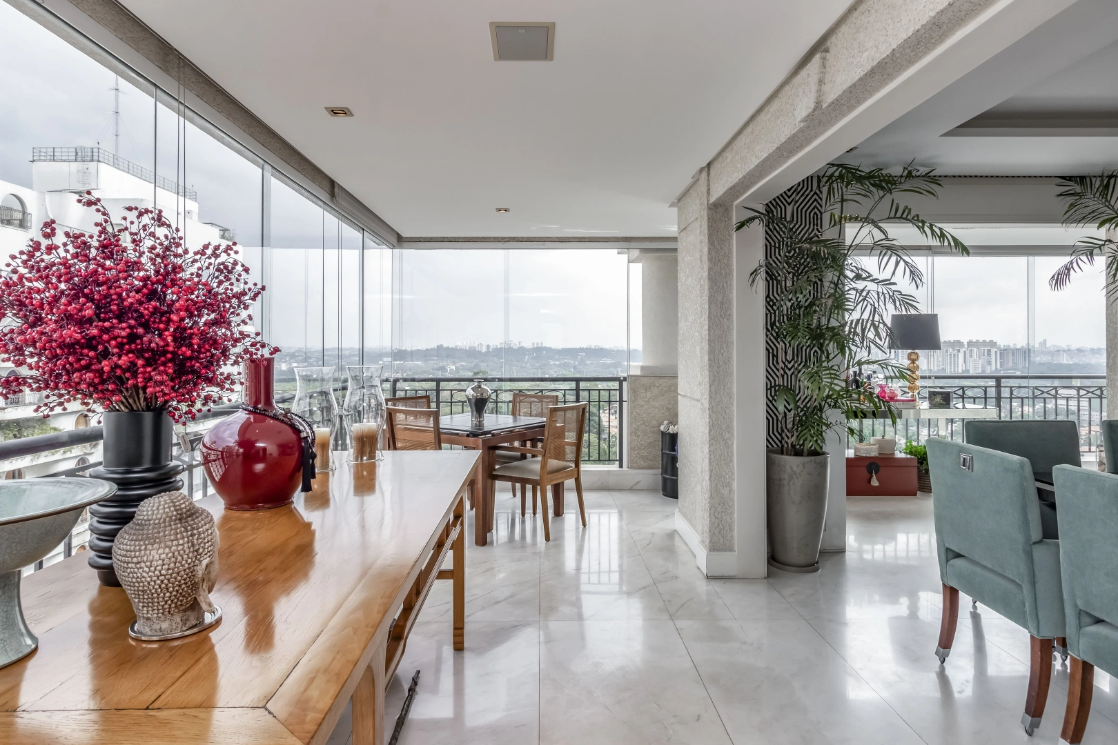 Apartamento reformado com vista privilegiada - Imagem 1