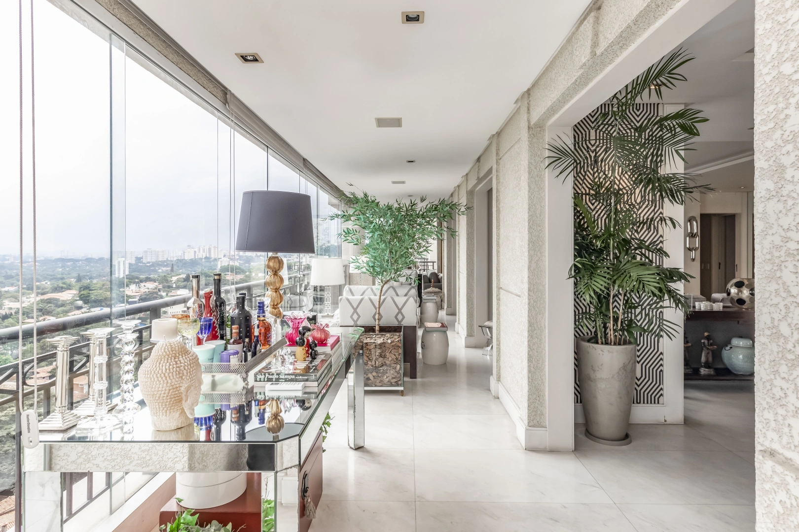 Apartamento reformado com vista privilegiada - Imagem 4