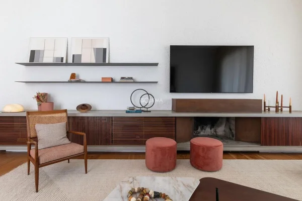 Cobertura reformada com projeto de Isay Weinfeld