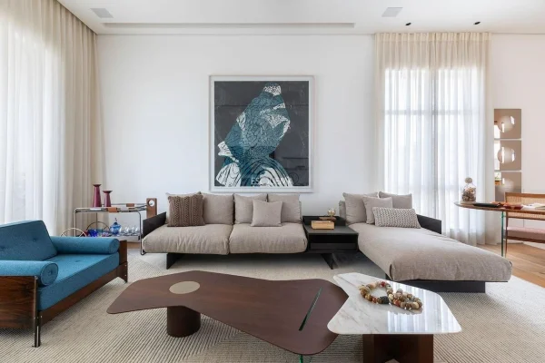 Cobertura reformada com projeto de Isay Weinfeld