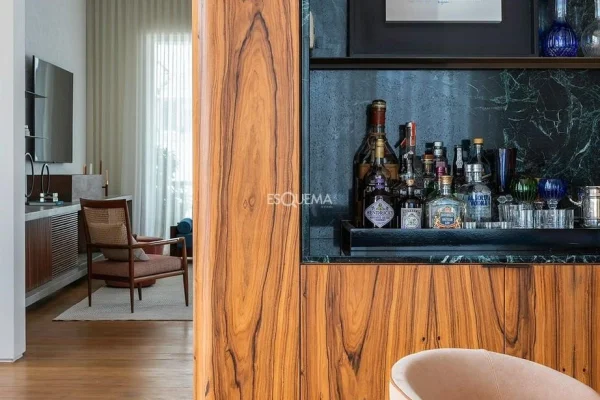 Cobertura reformada com projeto de Isay Weinfeld