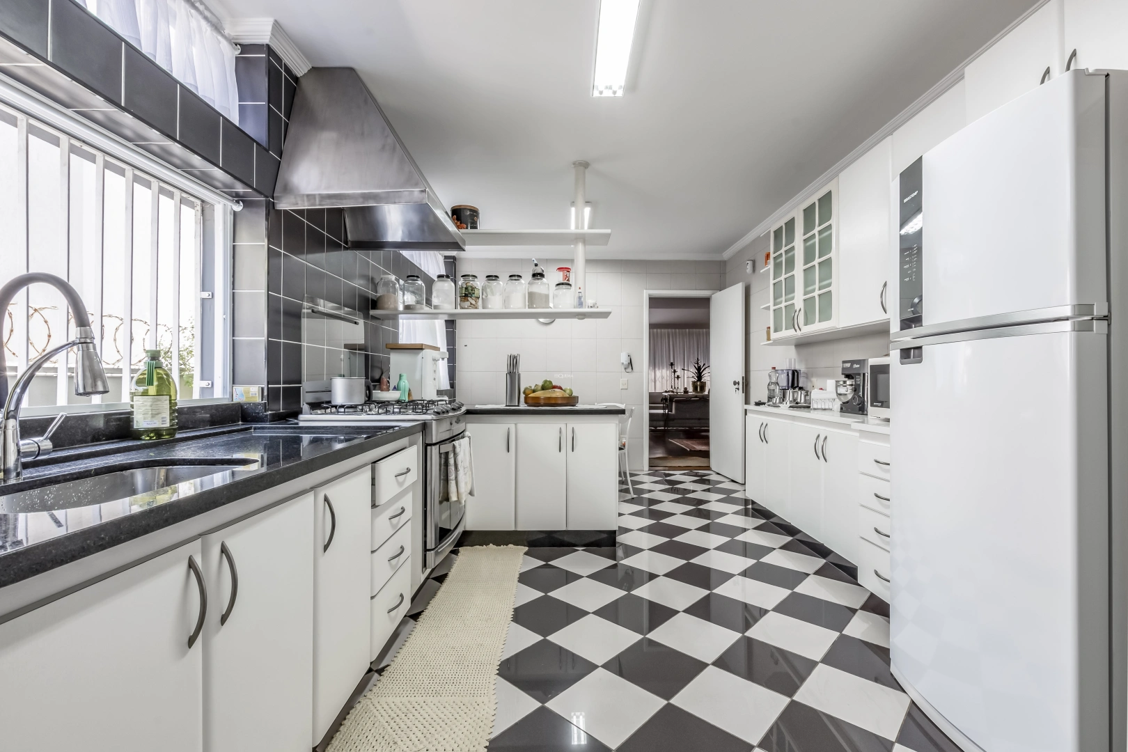 Casa com jardim em localização privilegiada - Imagem 10