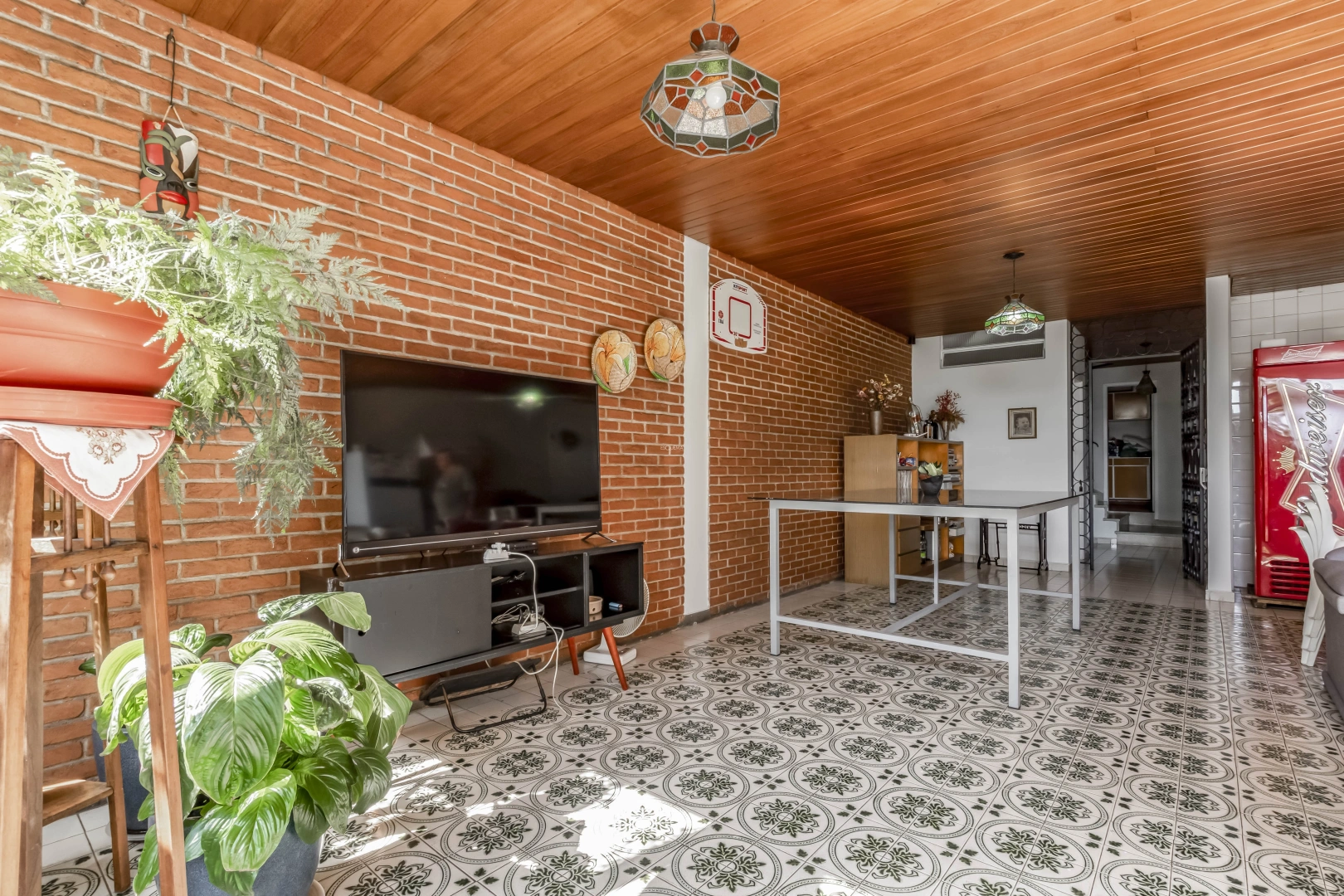 Casa com jardim em localização privilegiada - Imagem 11