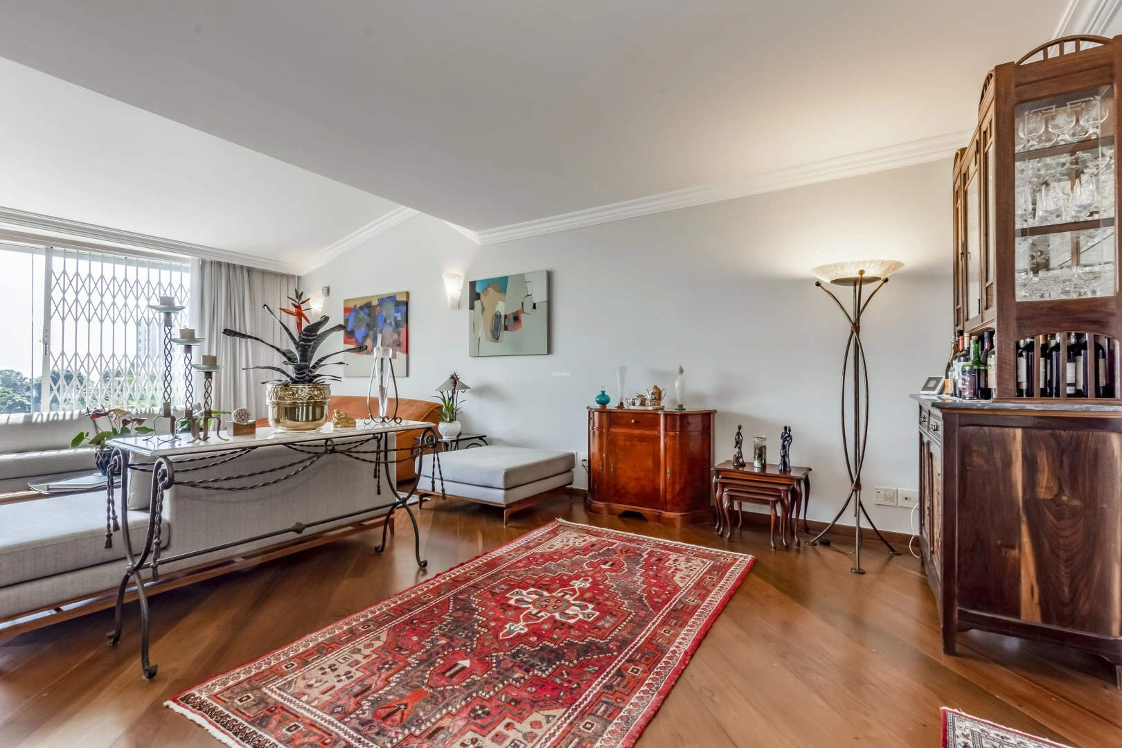Casa com jardim em localização privilegiada - Imagem 12