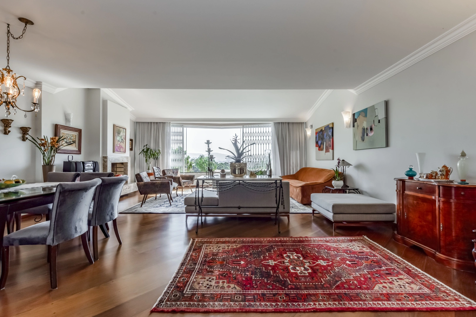 Casa com jardim em localização privilegiada - Imagem 6
