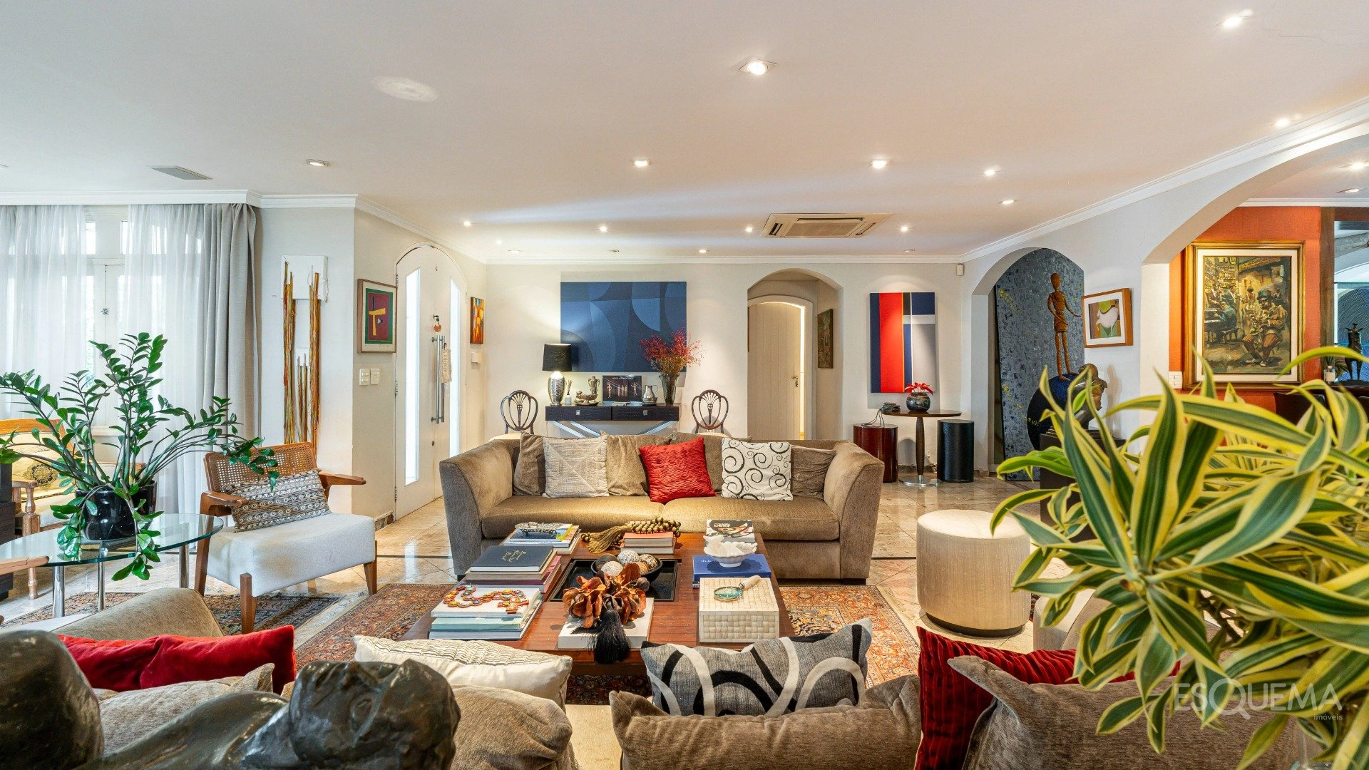 Casa térrea rodeada por jardins - Imagem 10