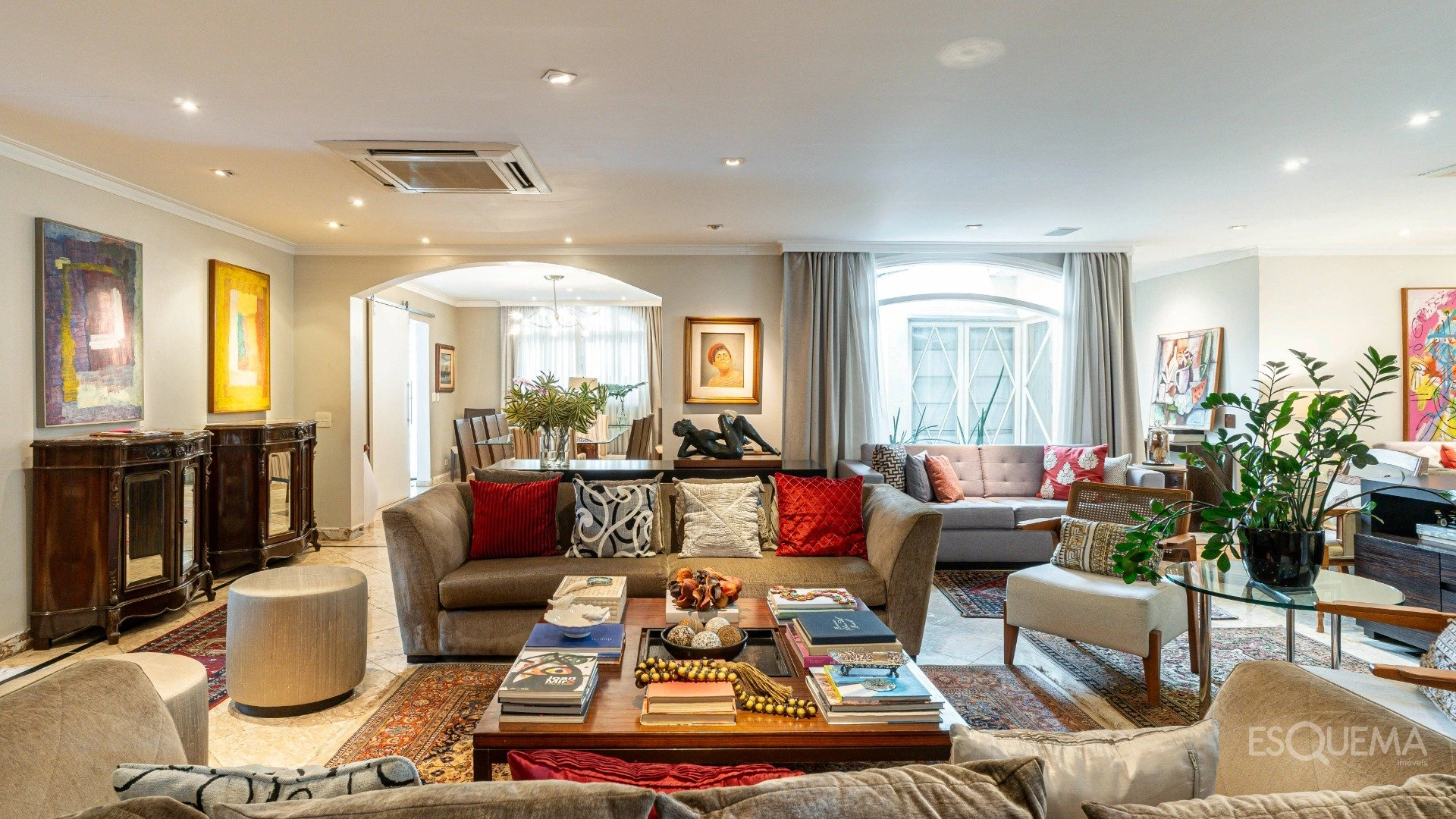 Casa térrea rodeada por jardins - Imagem 12