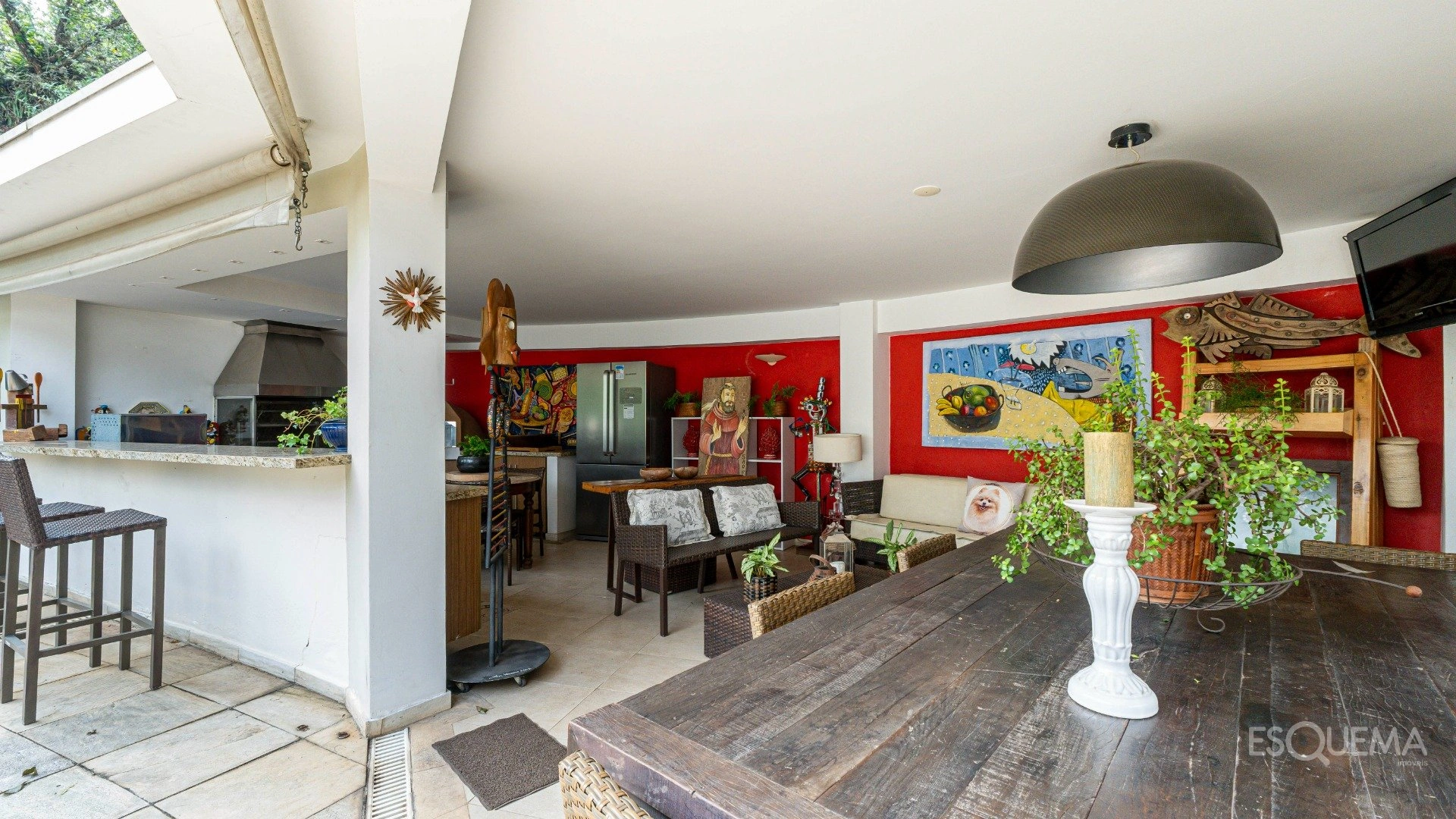 Casa térrea rodeada por jardins - Imagem 4