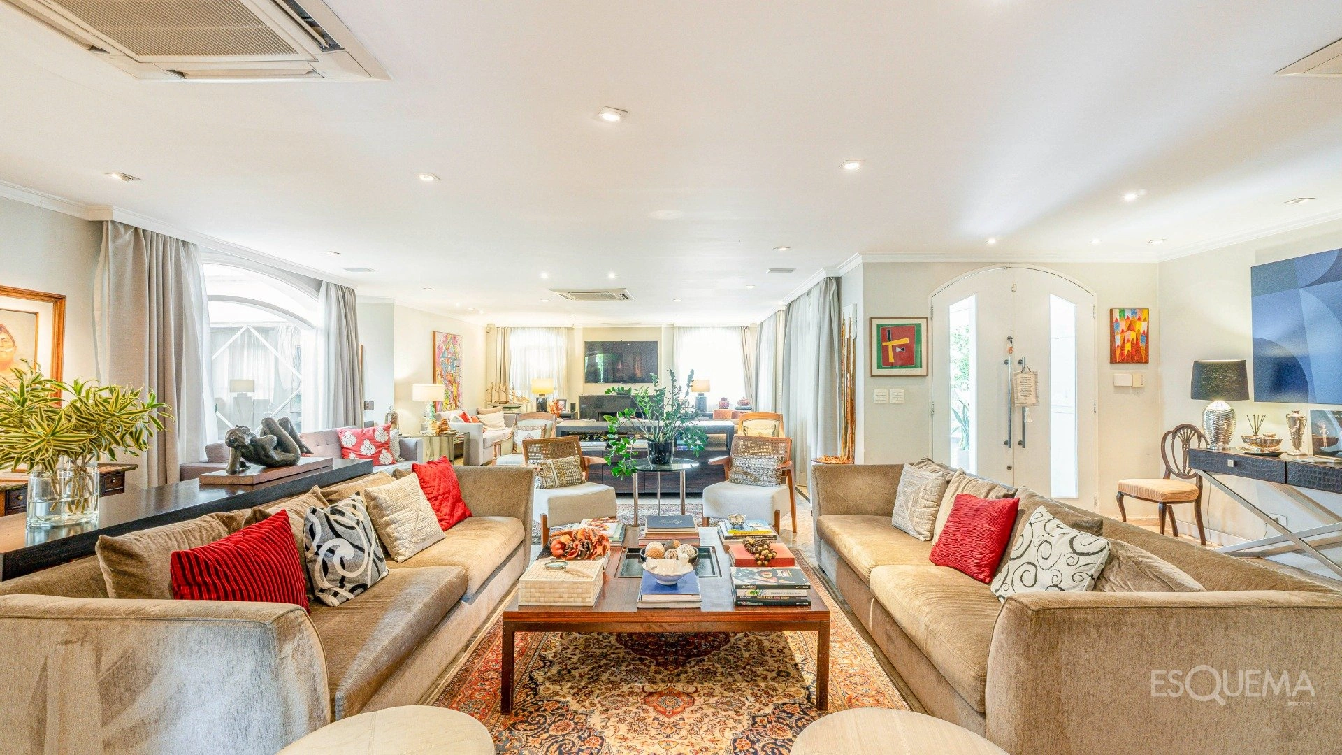 Casa térrea rodeada por jardins - Imagem 6