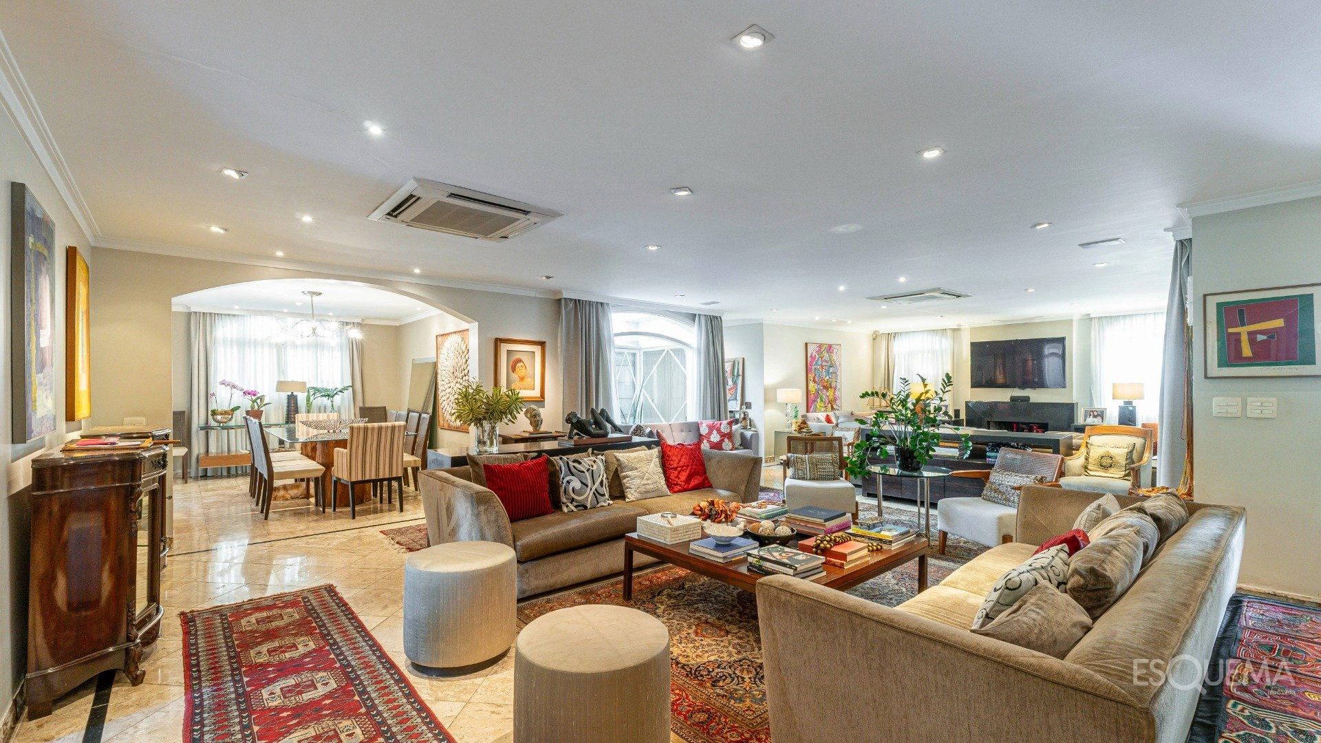 Casa térrea rodeada por jardins - Imagem 7