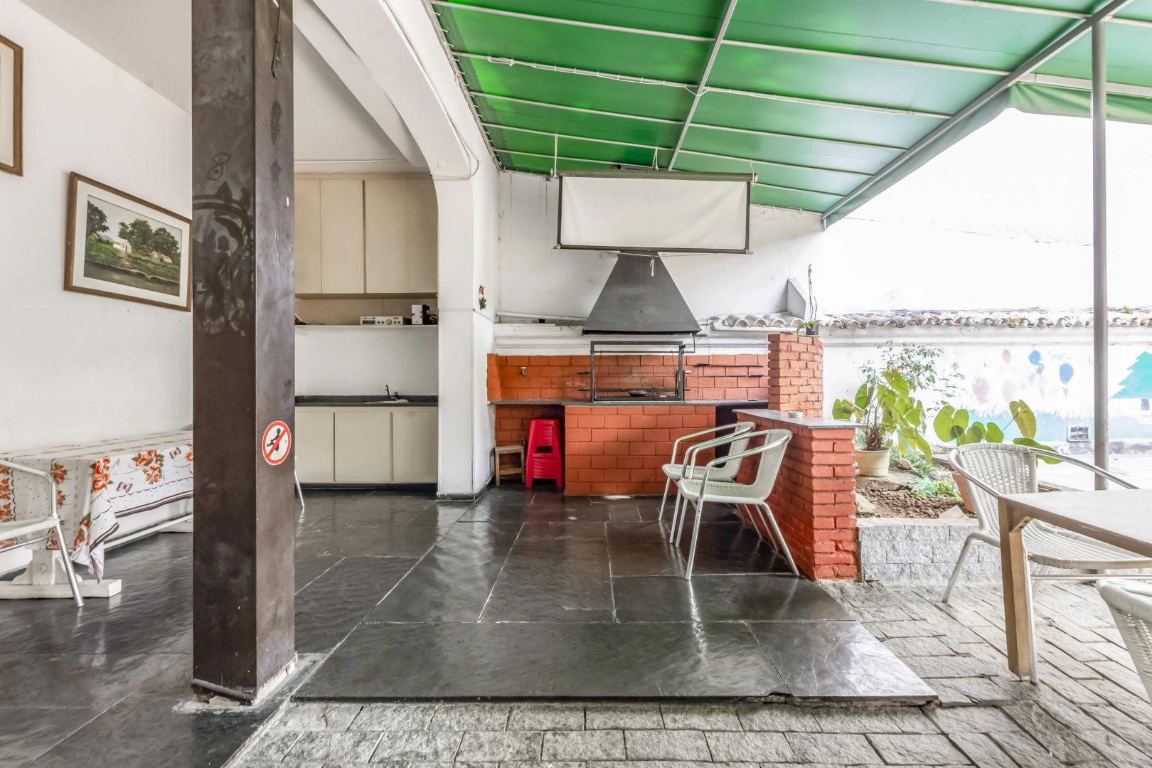 Casa para reforma em rua tranquila - Imagem 14
