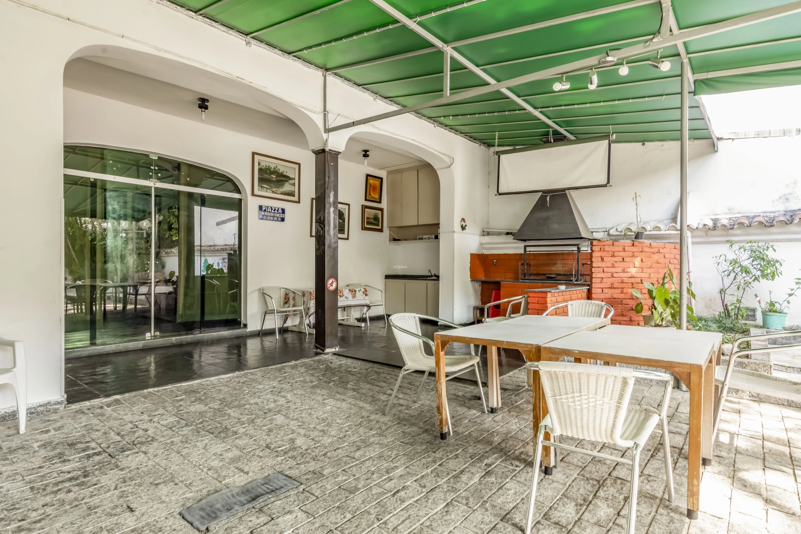 Casa para reforma em rua tranquila - Imagem 3