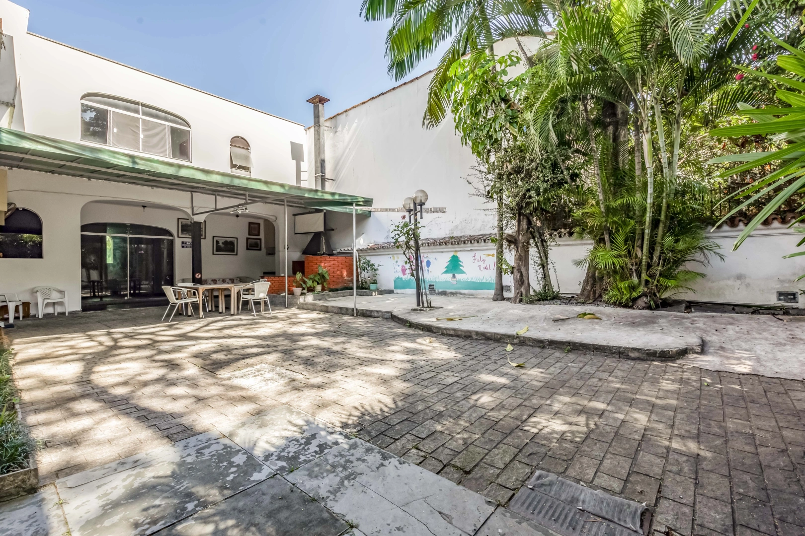 Casa para reforma em rua tranquila - Imagem 4