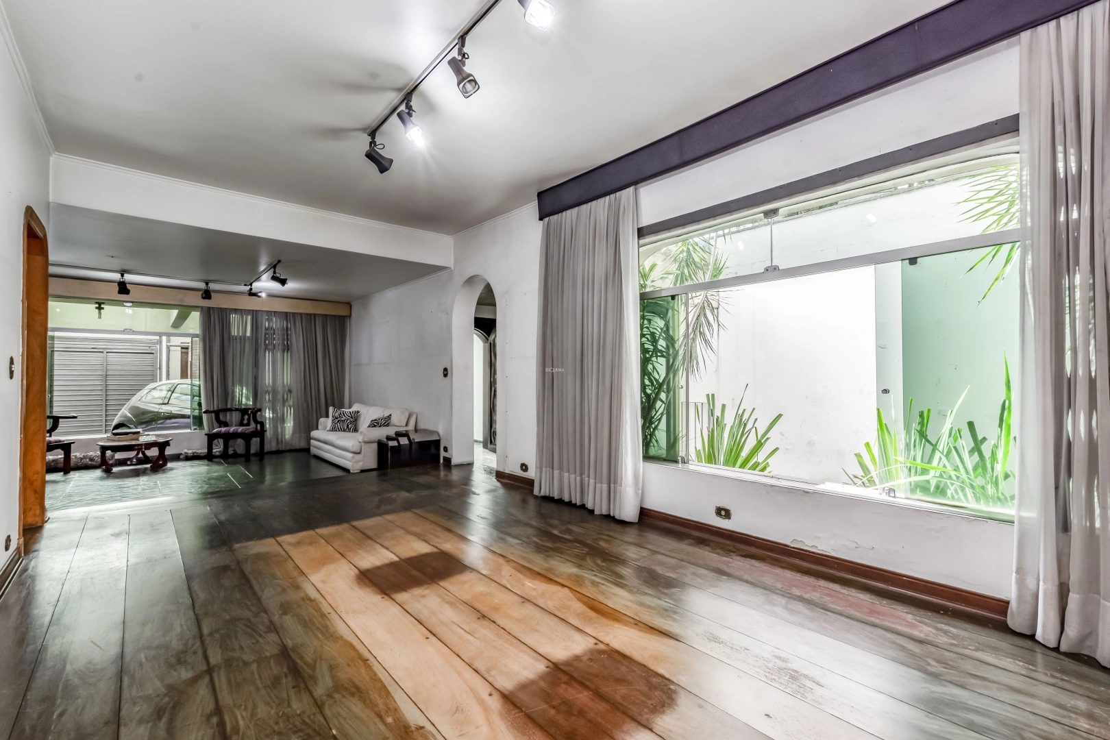 Casa para reforma em rua tranquila - Imagem 5