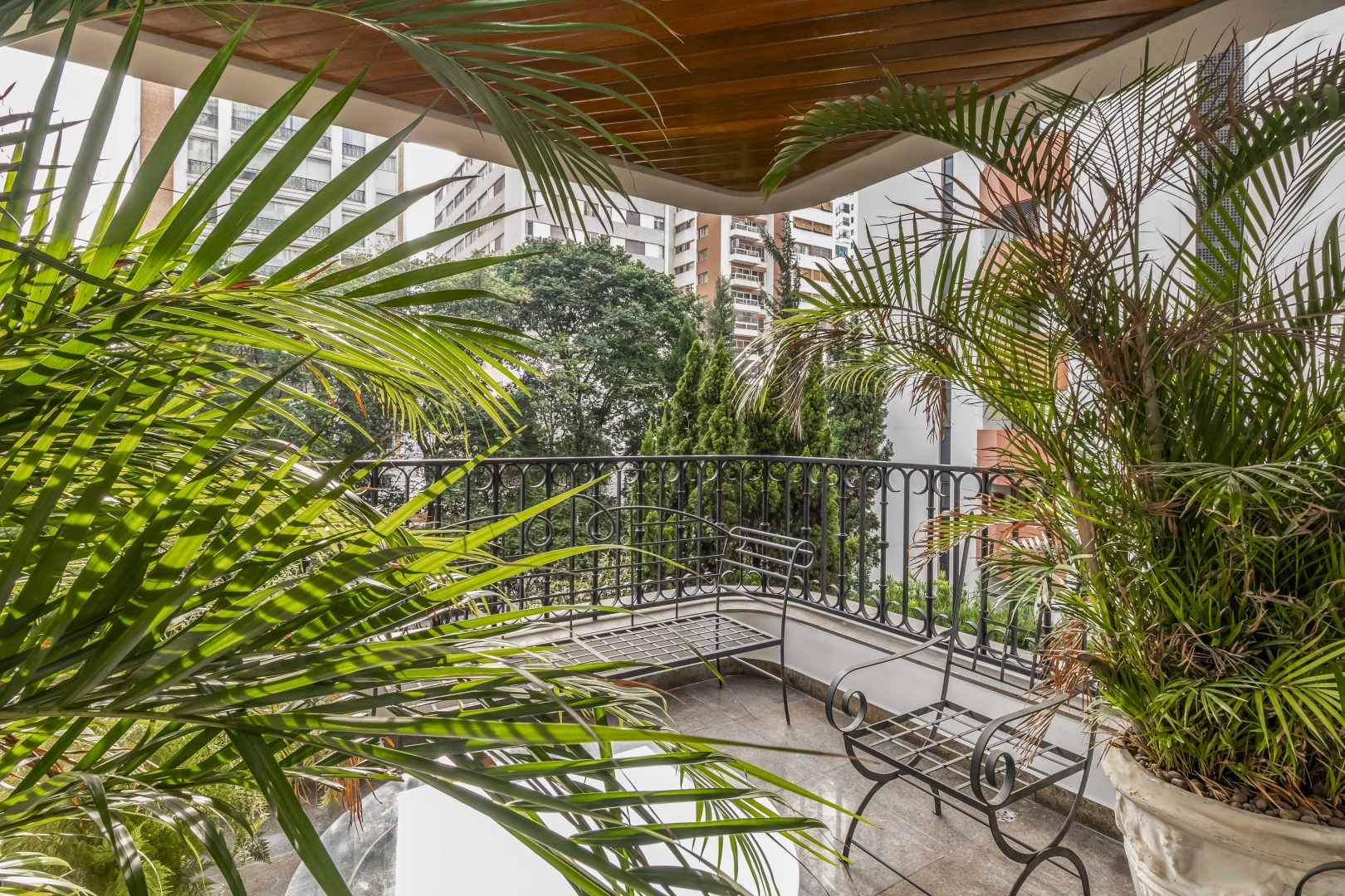 Apartamento amplo em prédio com lazer - Imagem 3