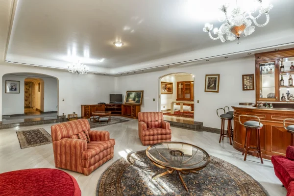 Apartamento amplo em prédio com lazer