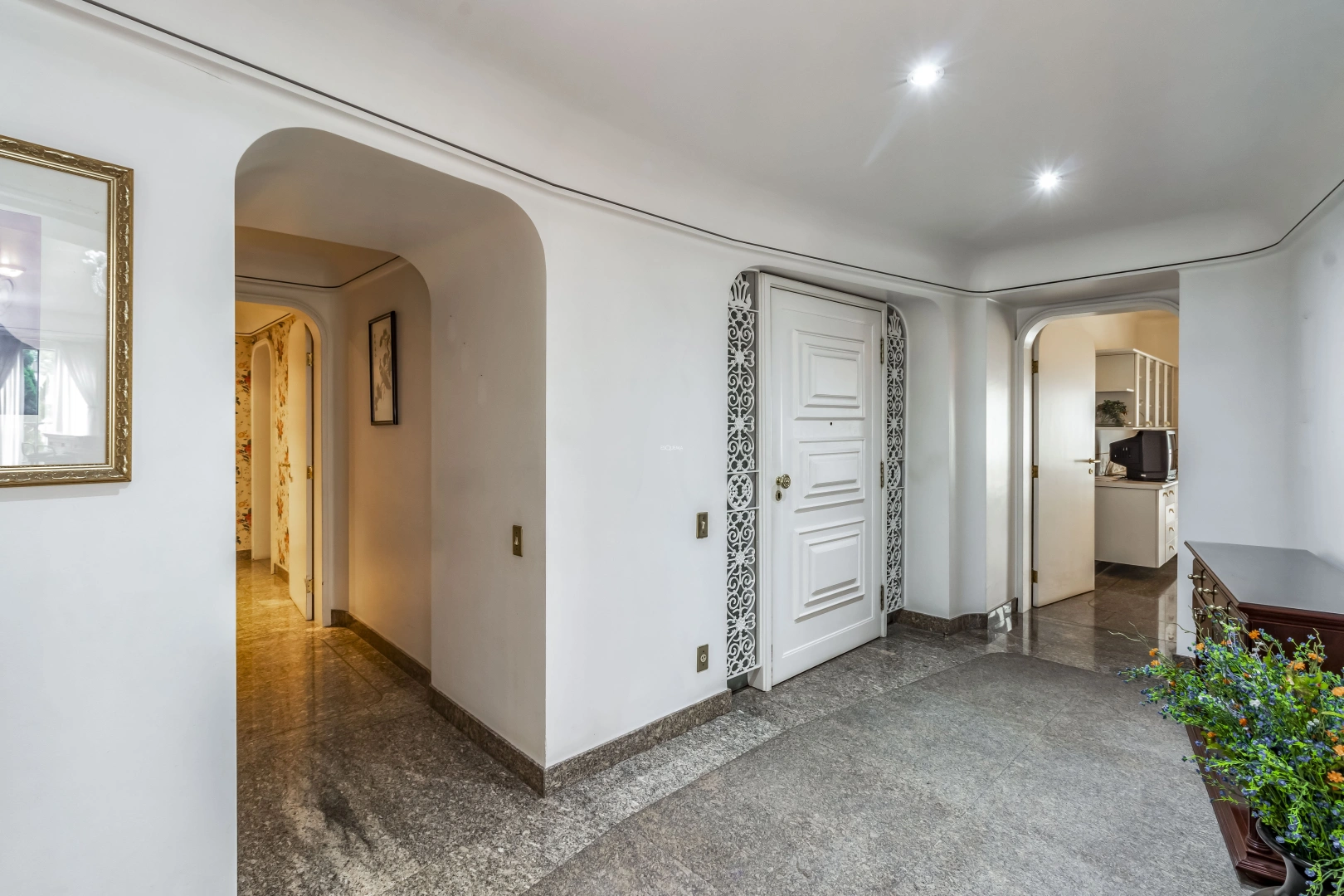 Apartamento amplo em prédio com lazer - Imagem 9