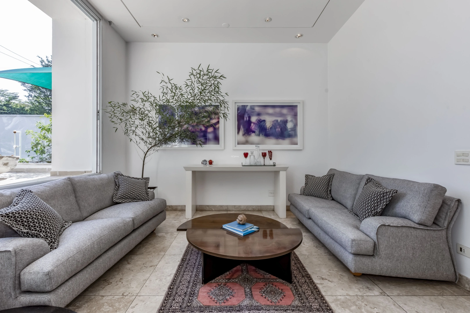 Casa ampla e bem localizada - Imagem 10