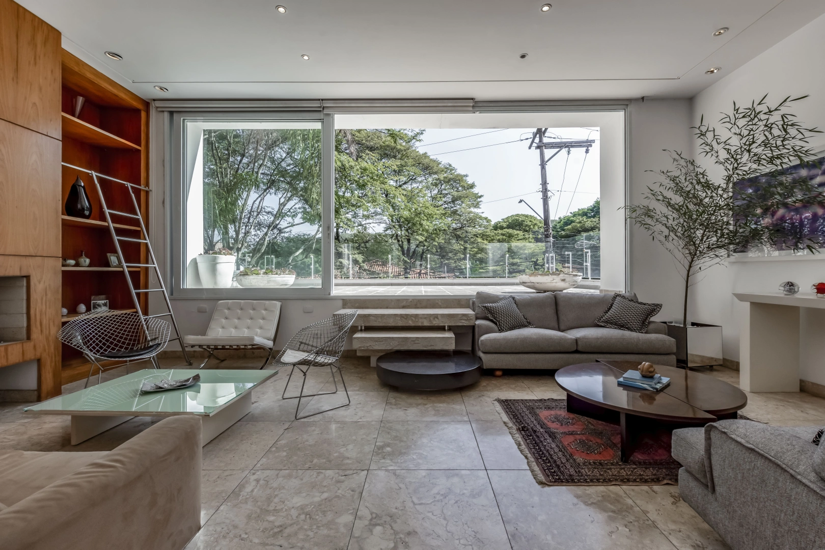 Casa ampla e bem localizada - Imagem 13