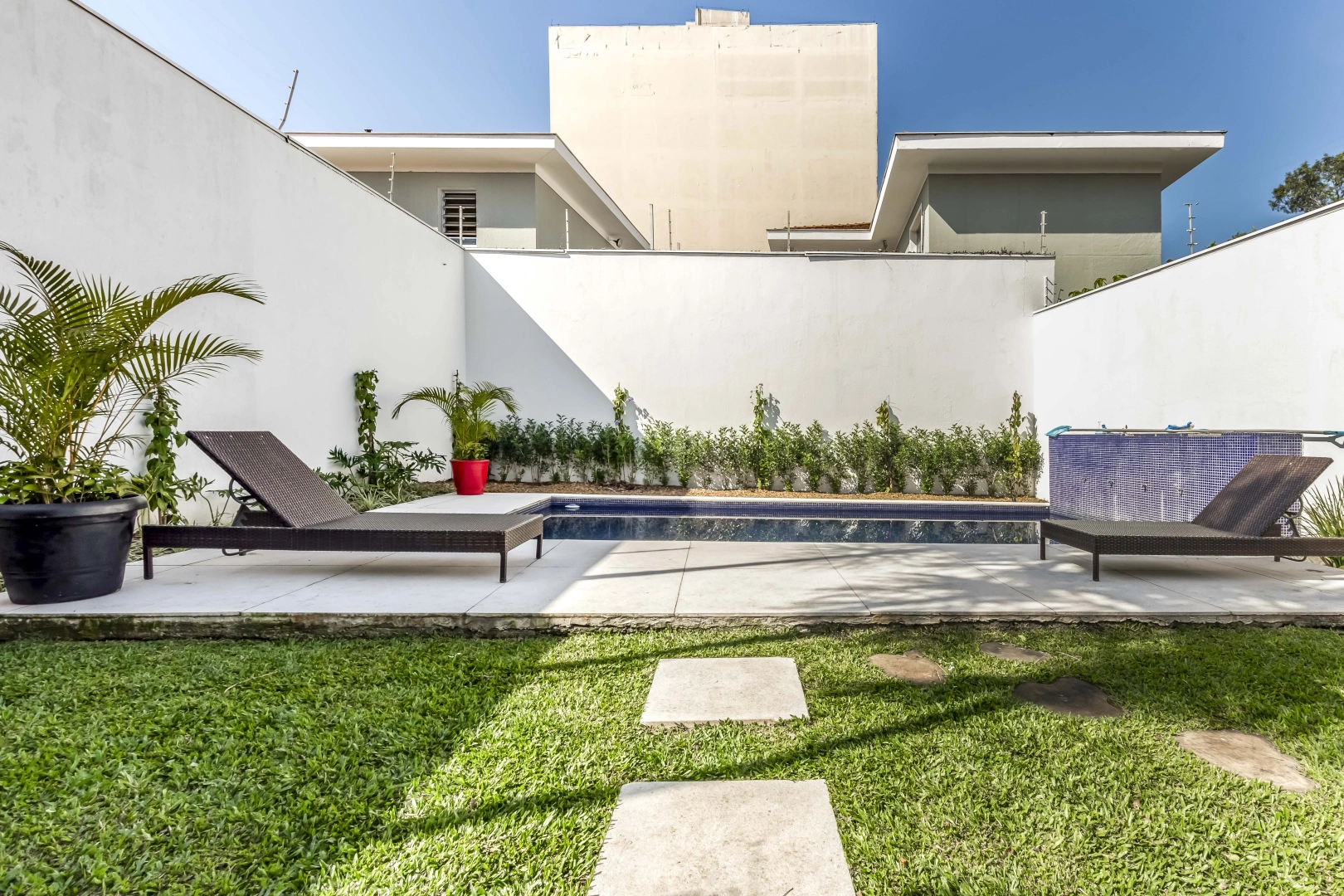 Casa ampla e bem localizada - Imagem 3