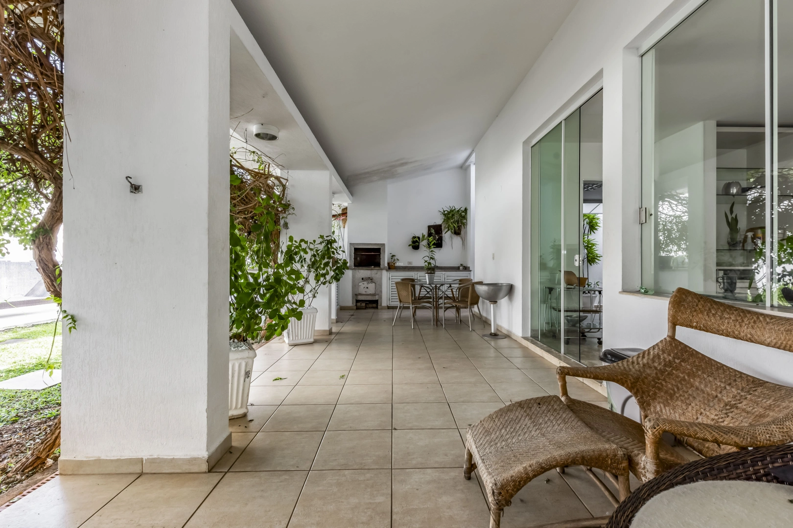 Casa ampla e bem localizada - Imagem 6