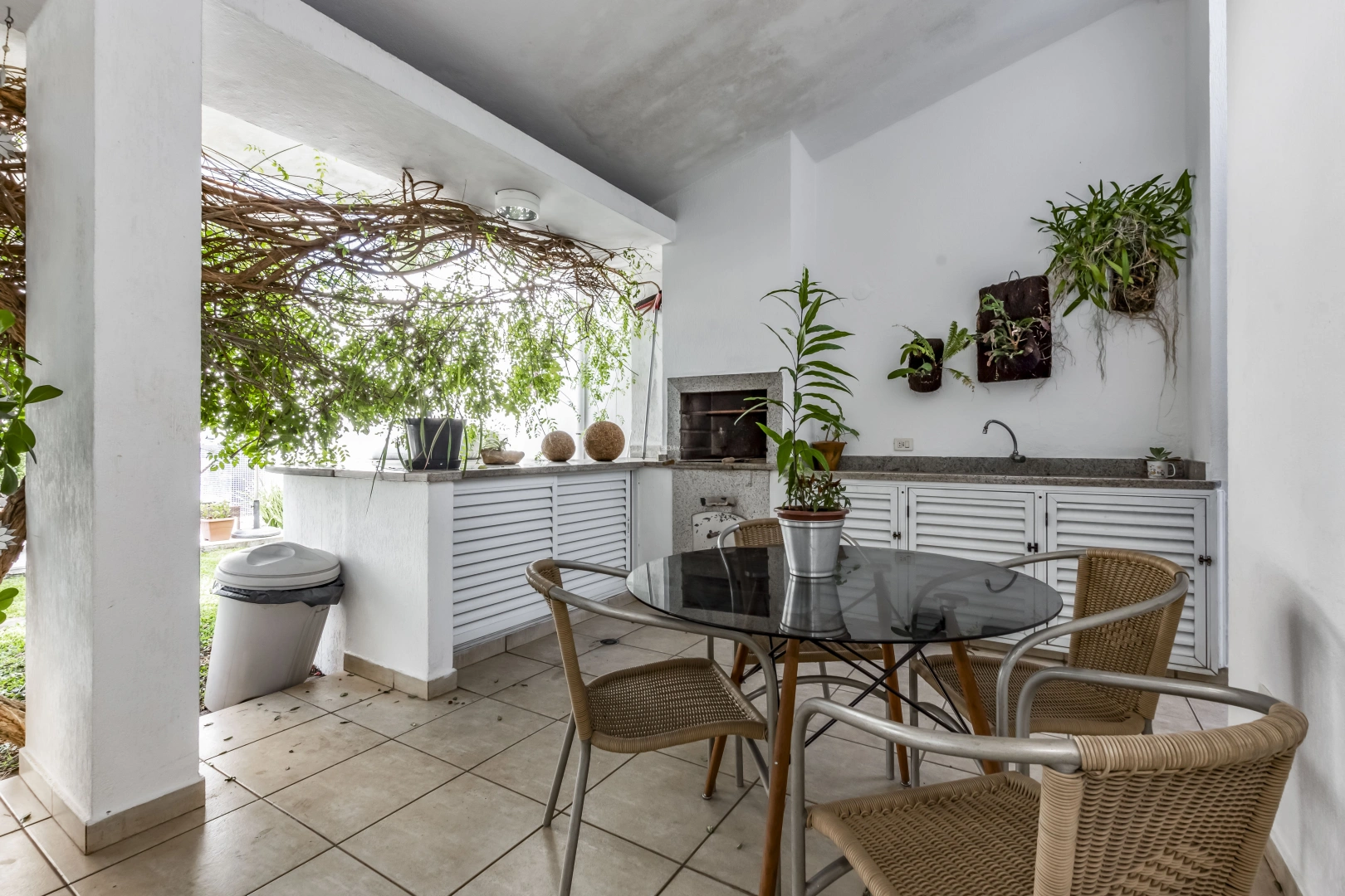 Casa ampla e bem localizada - Imagem 7