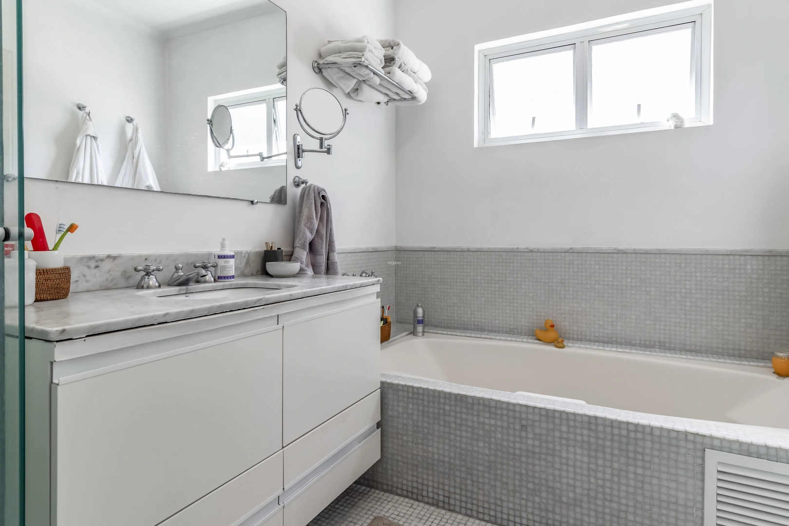 Casa com piscina em condomínio fechado - Imagem 13