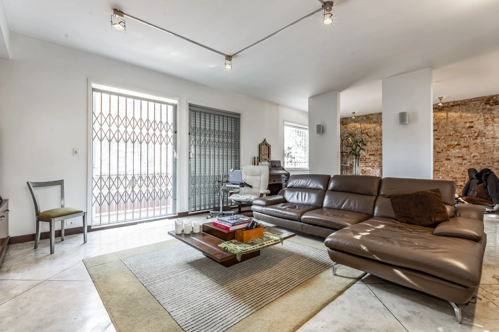 Casa em excelente localização - Imagem 15